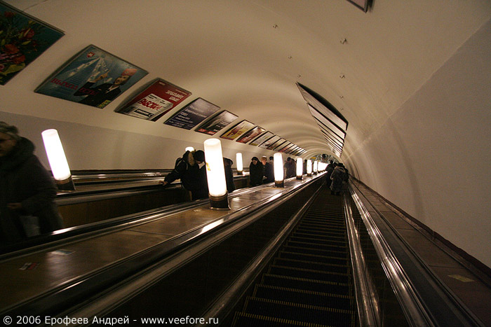Эскалатор на станции "Пушкинская", московское метро