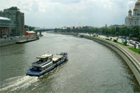 фото: Москва-река, Храм Христа Спасителя, теплоход (опубликовано 30.07.2005)