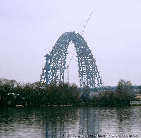 Строящийся вантовый мост в Крылатском