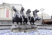 фото: Церетелевские лошадки на Манежной площади (опубликовано 31.03.2008)