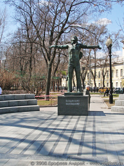 Памятник Высоцкому на Страстном бульваре