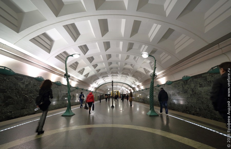 Станция метро "Славянский Бульвар"